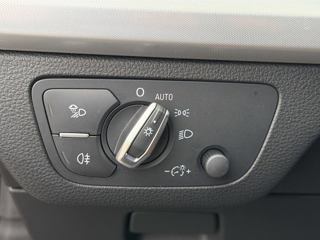 Used 2025 Audi Q5 2.0T Premium image 34