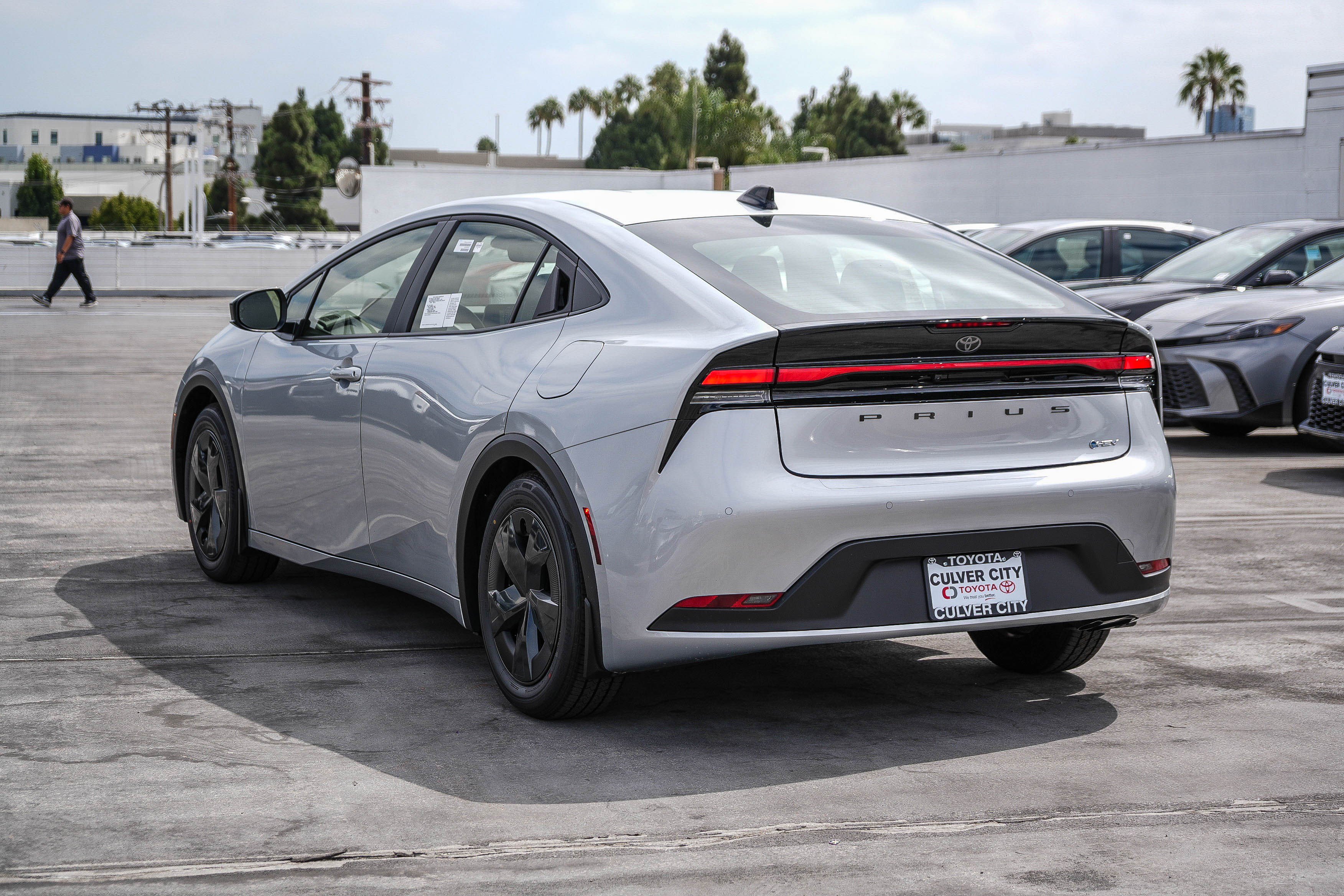 New 2027 Toyota Prius LE FWD image 9