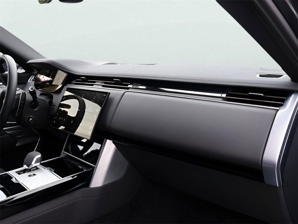 Used 2025 Land Rover Range Rover SE image 9