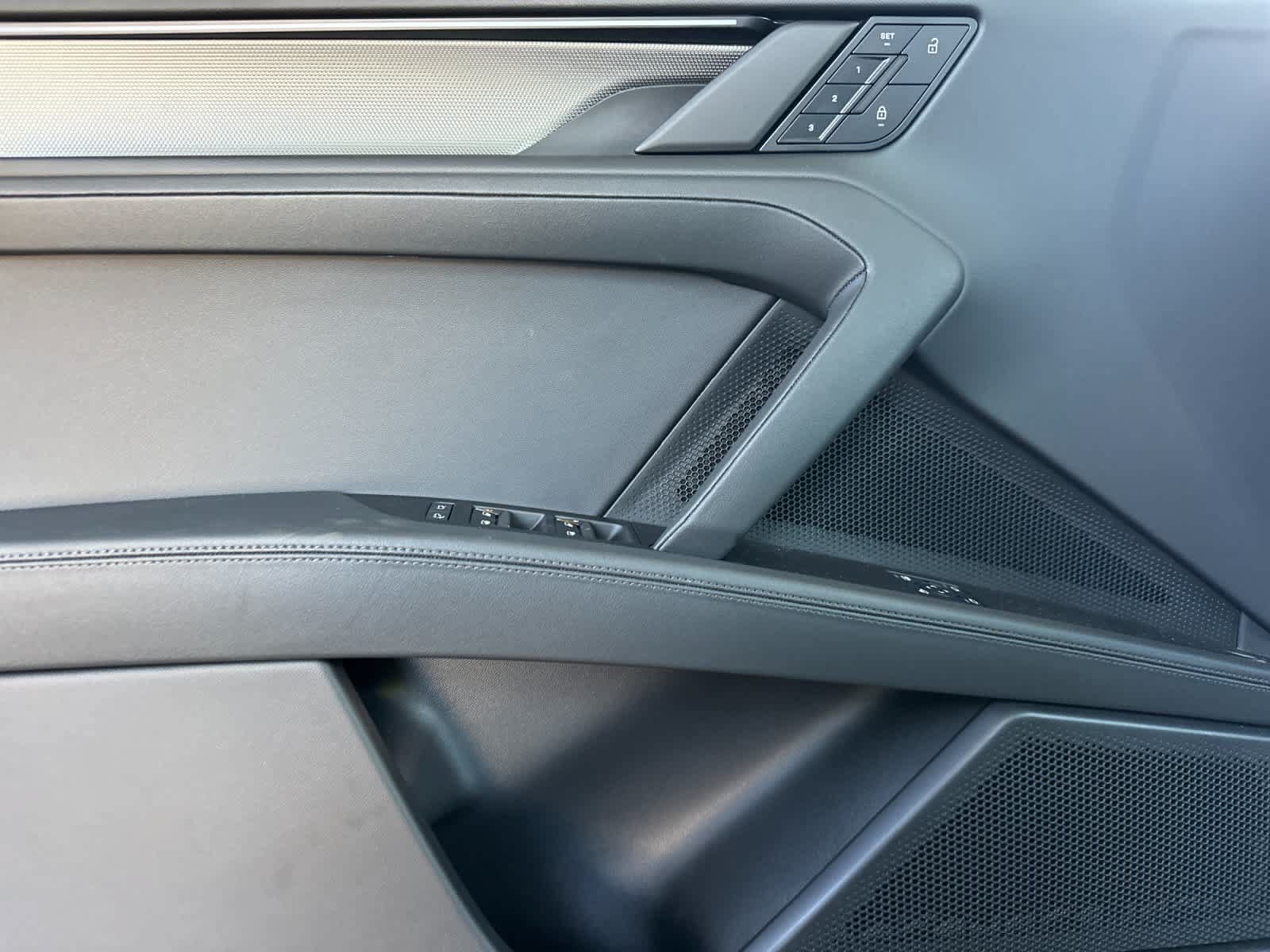New 2026 Porsche Cayenne Electric AWD/4WD image 12