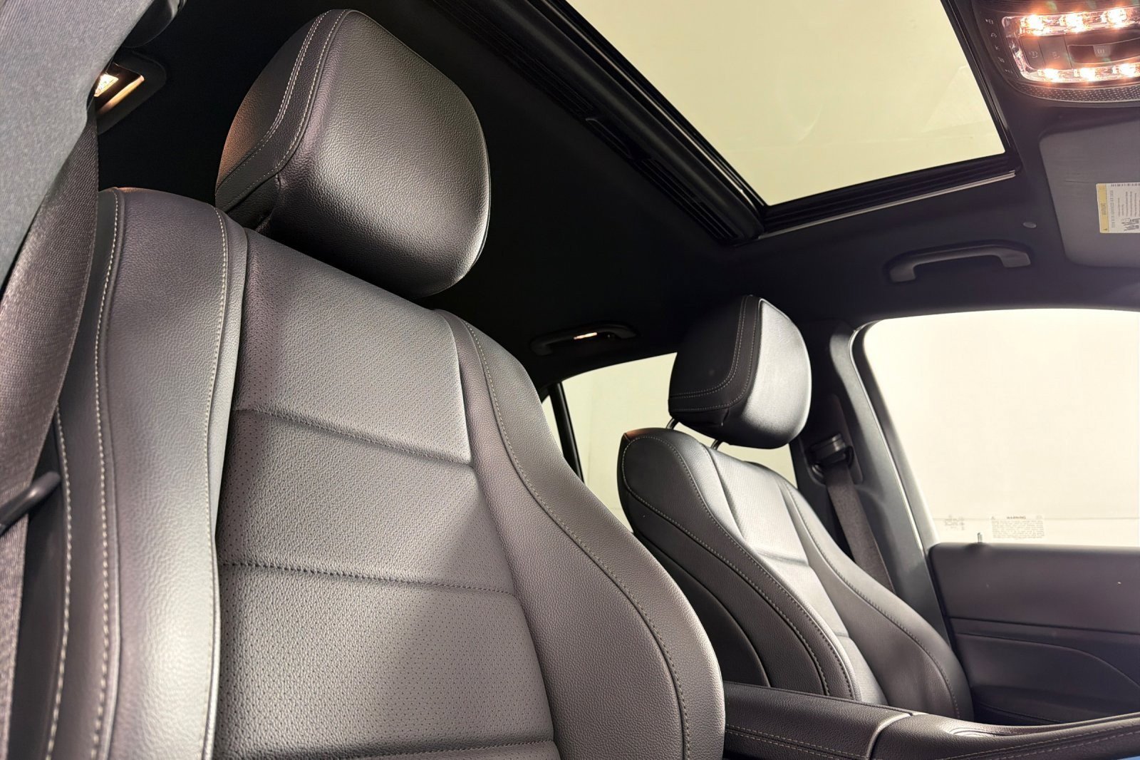 Used 2022 Mercedes-Benz GLE 350 4MATIC w/ Premium Package image 16