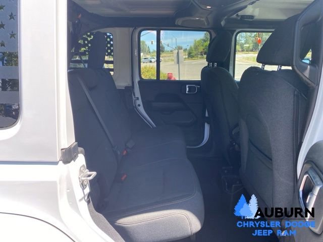 Used 2025 Jeep Wrangler Unlimited Sahara AWD/4WD image 17