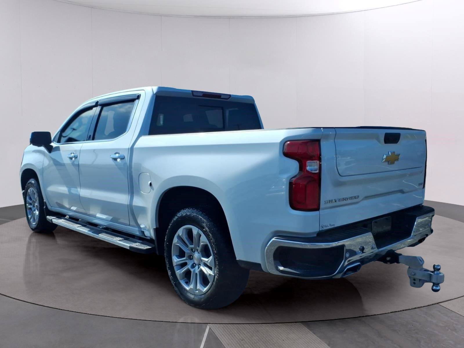 Used 2024 Chevrolet Silverado 1500 LTZ w/ LTZ Convenience Package II AWD/4WD image 3
