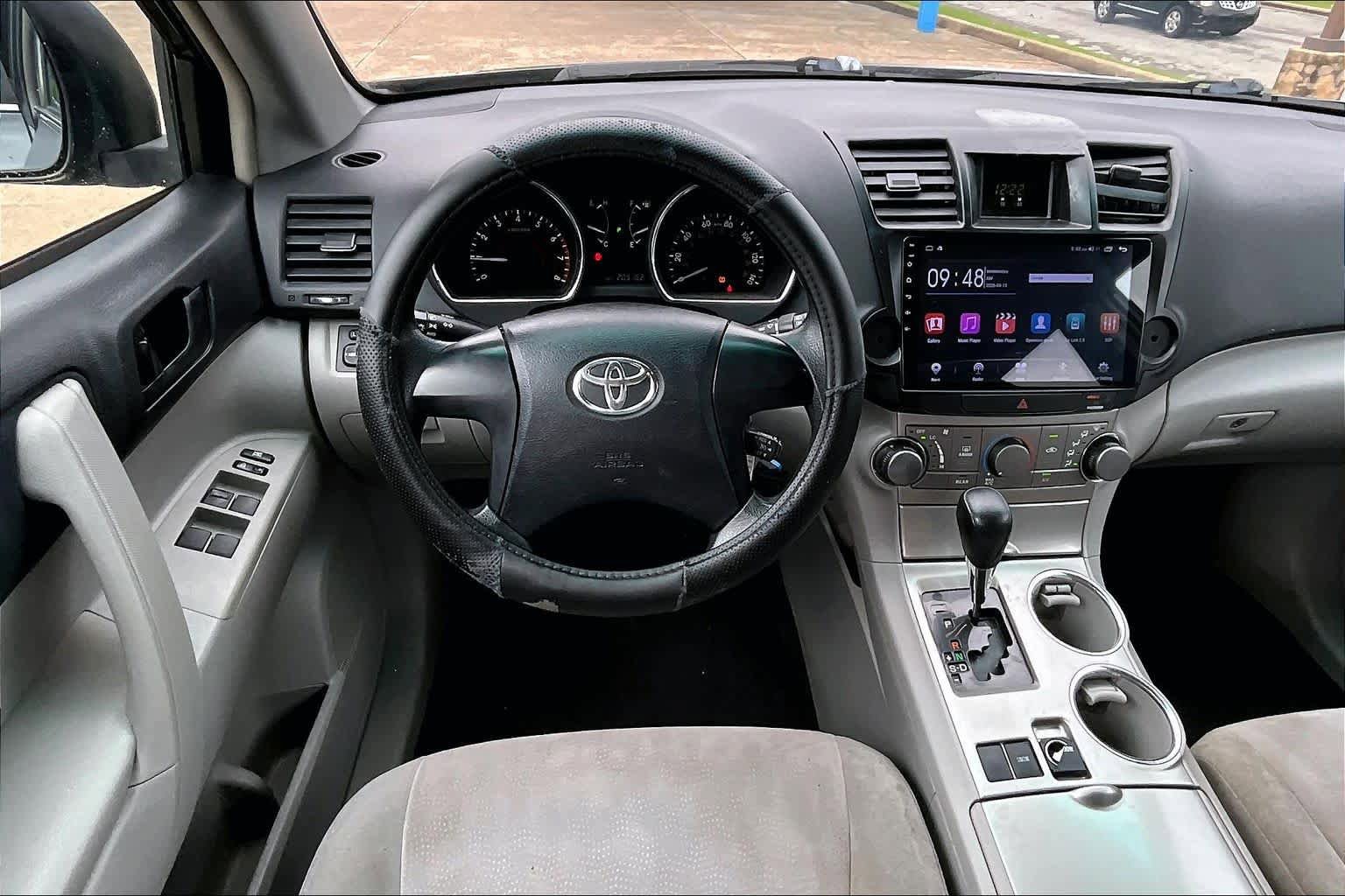 Used 2012 Toyota Highlander FWD w/ Cold Weather Pkg image 5