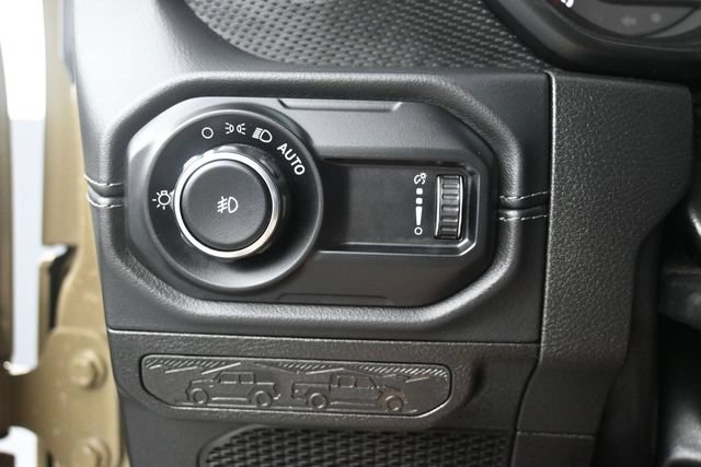 Used 2025 Jeep Wrangler Unlimited Rubicon AWD/4WD image 16