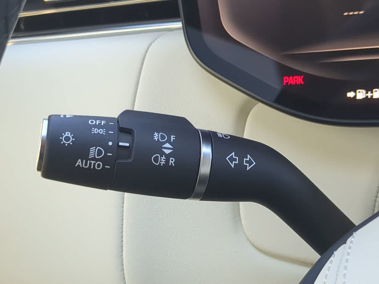 Certified 2025 Land Rover Range Rover SE AWD/4WD image 29