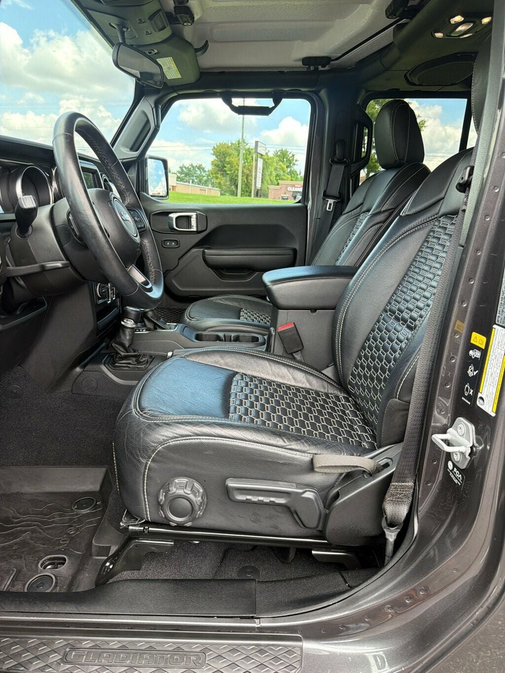 Used 2022 Jeep Gladiator Sport AWD/4WD image 10