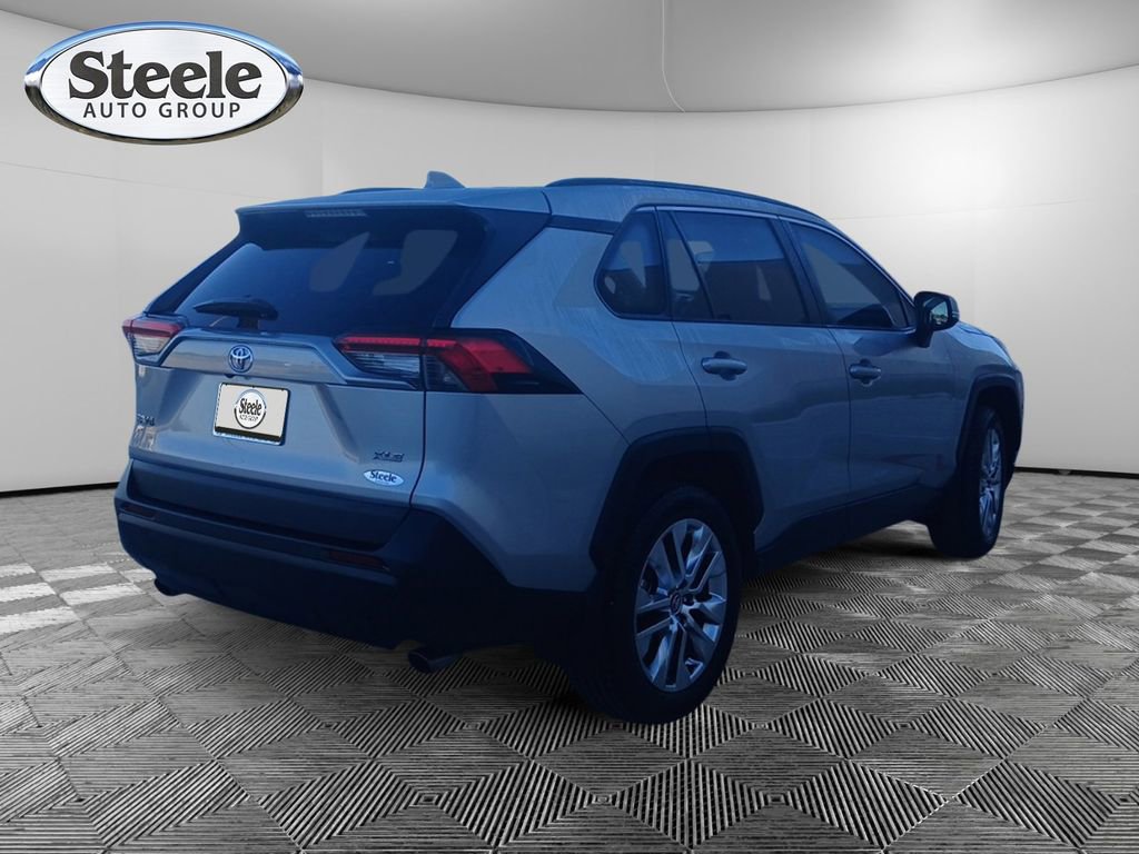 Used 2021 Toyota RAV4 XLE Premium image 5