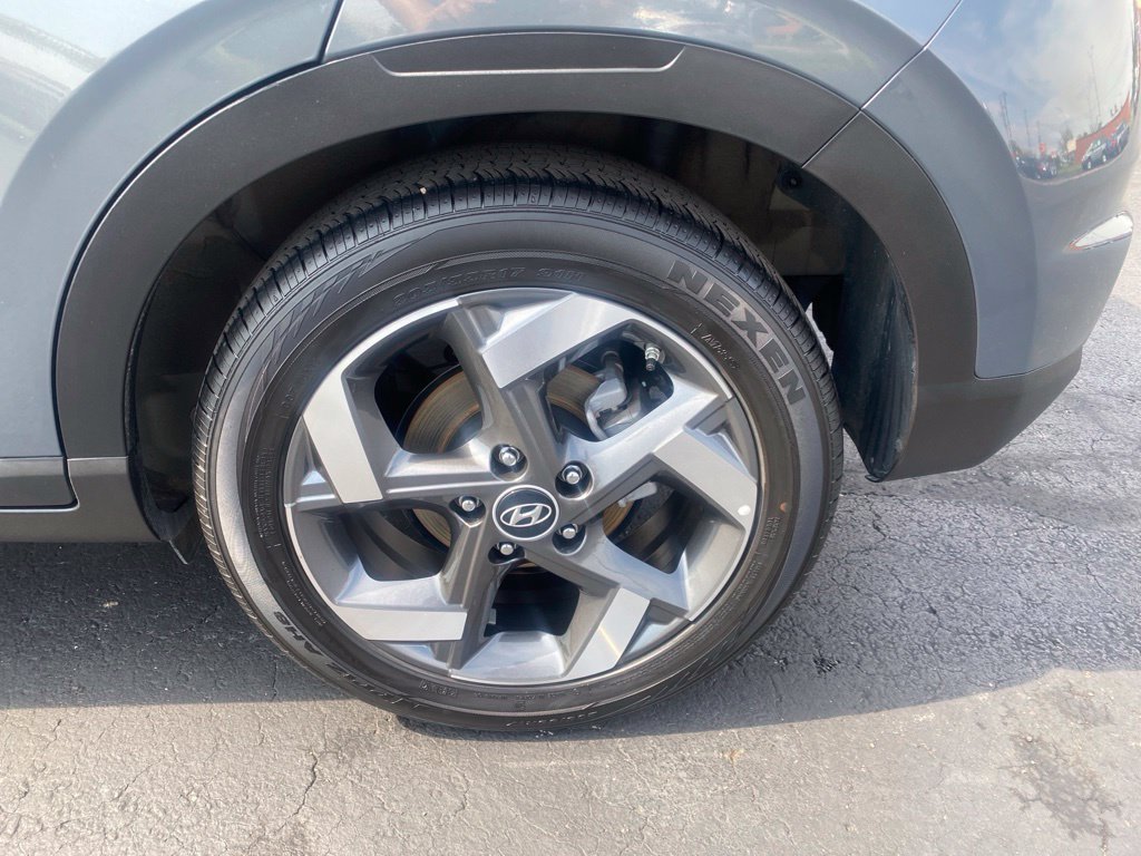 Used 2025 Hyundai Venue SEL FWD image 16