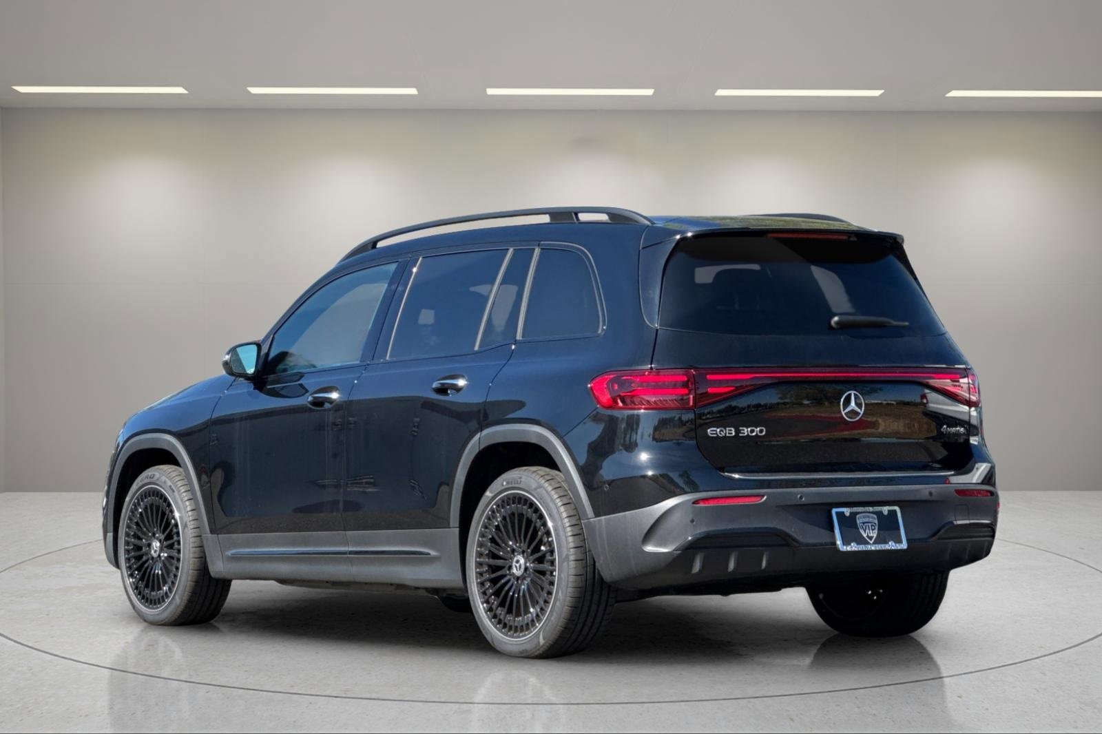 Used 2024 Mercedes-Benz EQB 300 4MATIC image 6