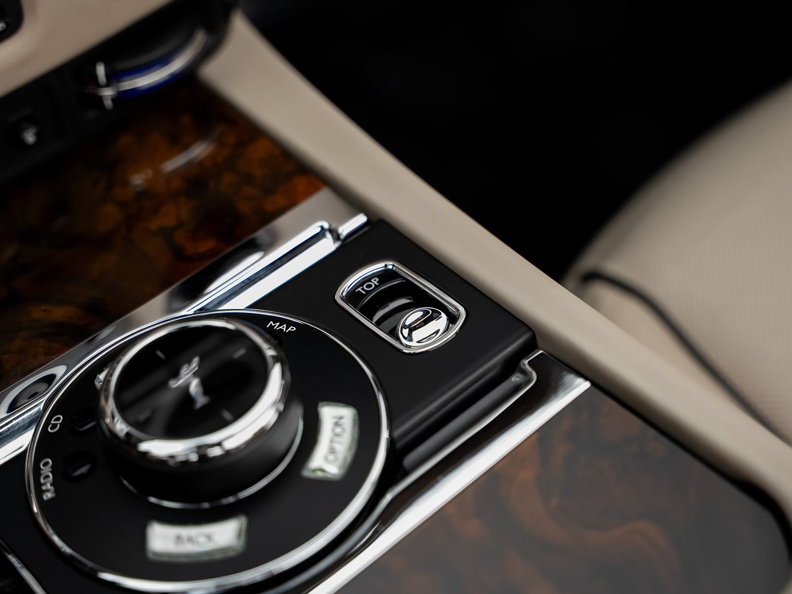 Used 2016 Rolls-Royce Dawn RWD image 53