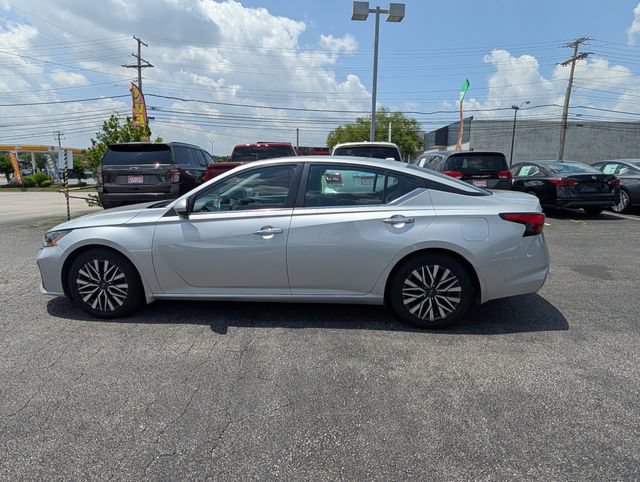 Used 2023 Nissan Altima 2.5 SV w/ SV Premium Package FWD image 6