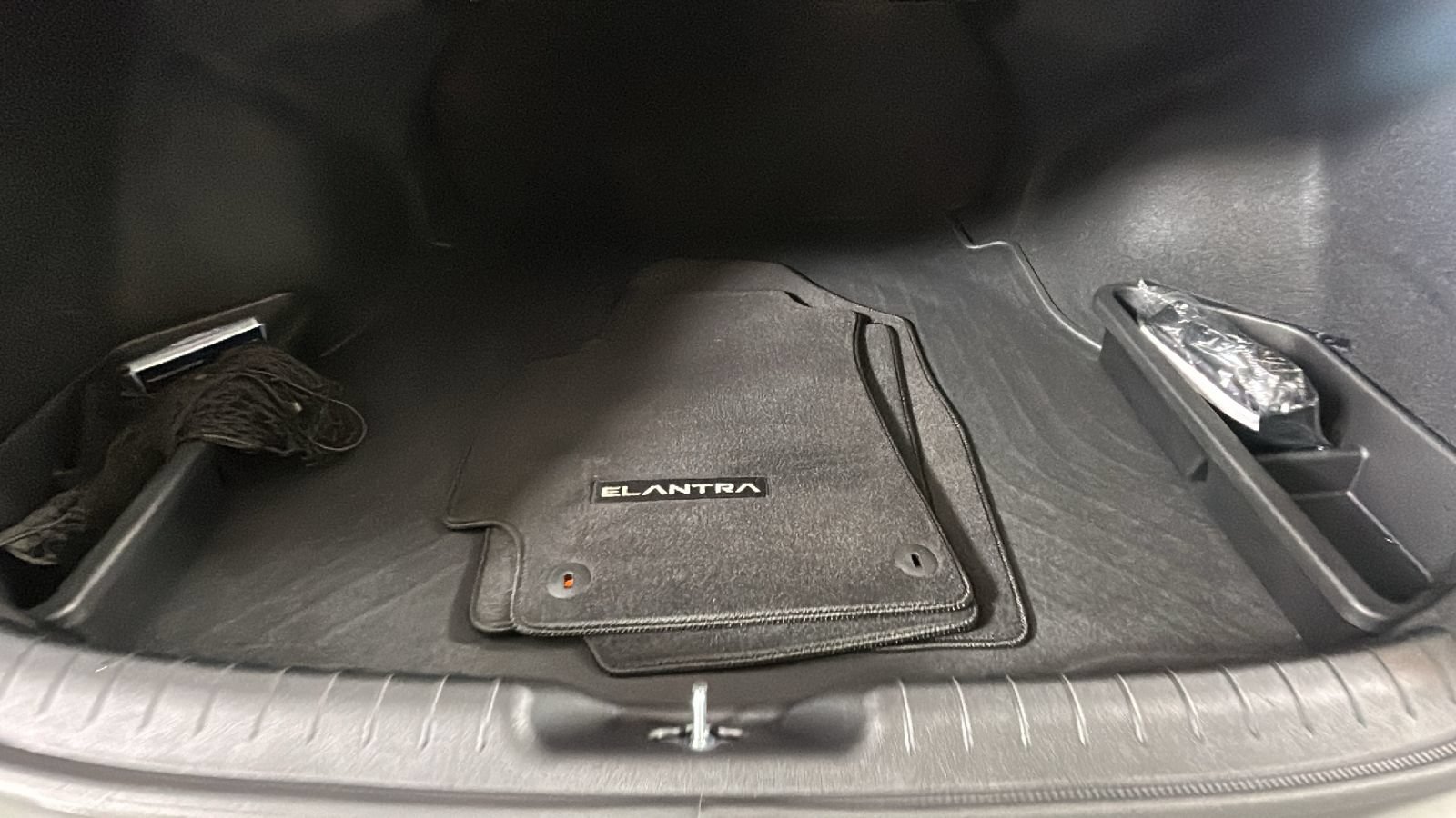 Certified 2024 Hyundai Elantra SE FWD image 32