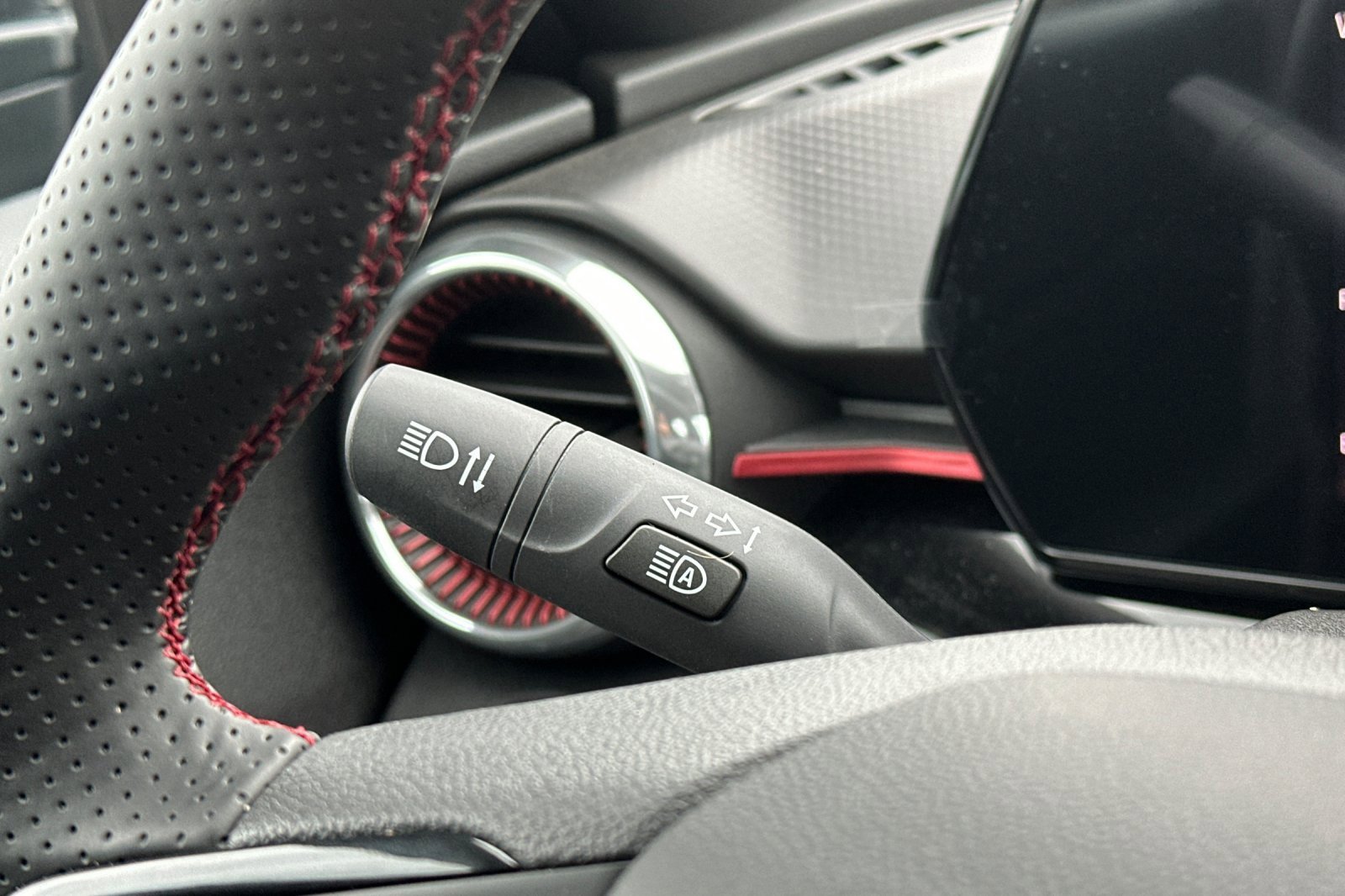 Used 2025 Chevrolet Trax RS w/ Driver Confidence Package image 36