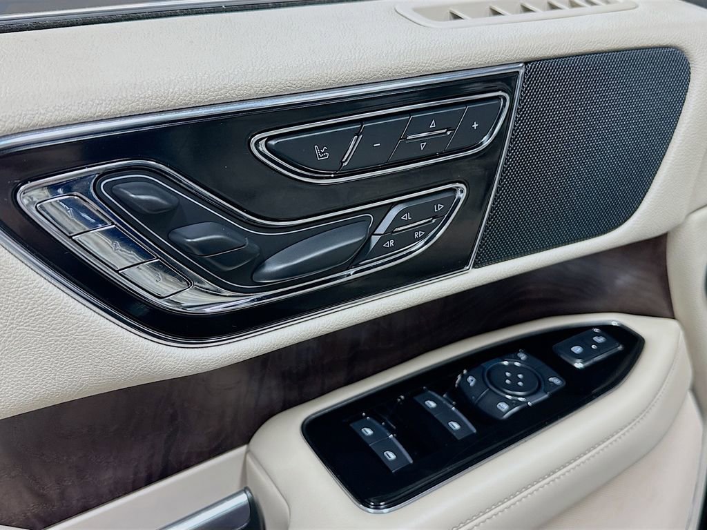 Used 2019 Lincoln Navigator Reserve w/ Cargo Package image 19