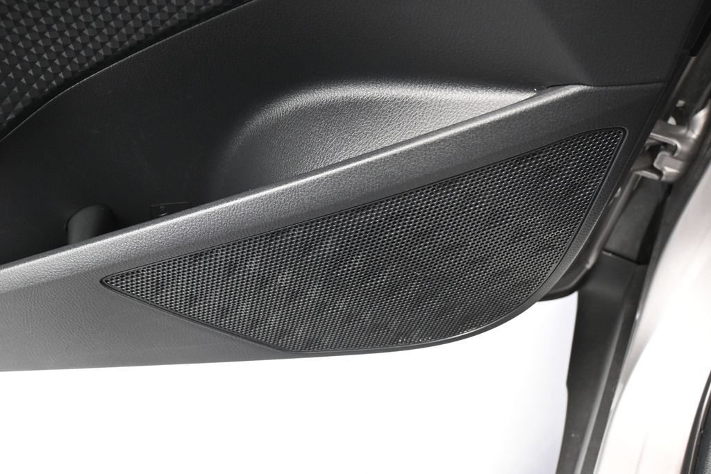 Used 2019 Toyota C-HR XLE FWD image 15