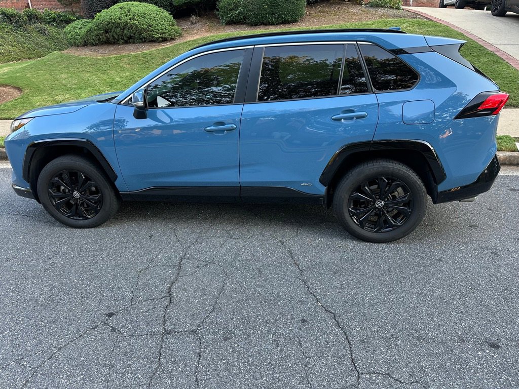 Used 2022 Toyota RAV4 SE image 5