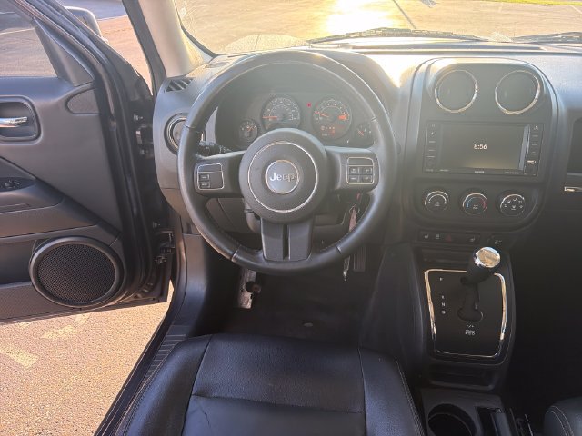 Used 2015 Jeep Patriot High Altitude AWD/4WD image 23