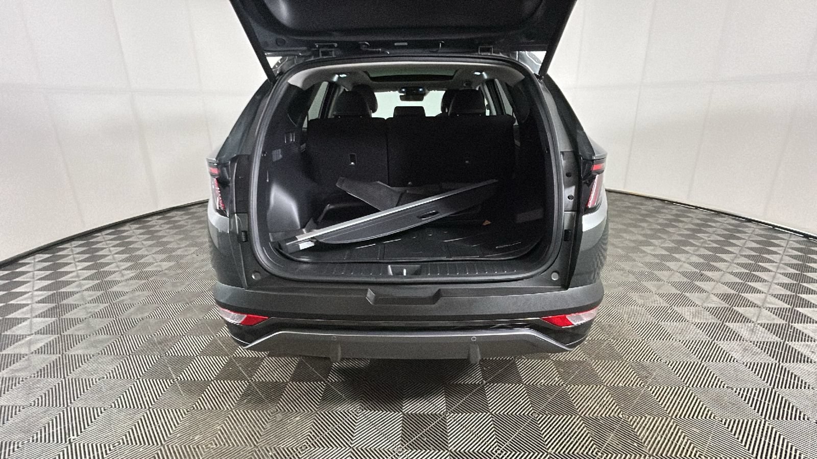 Certified 2024 Hyundai Tucson Limited AWD/4WD image 33