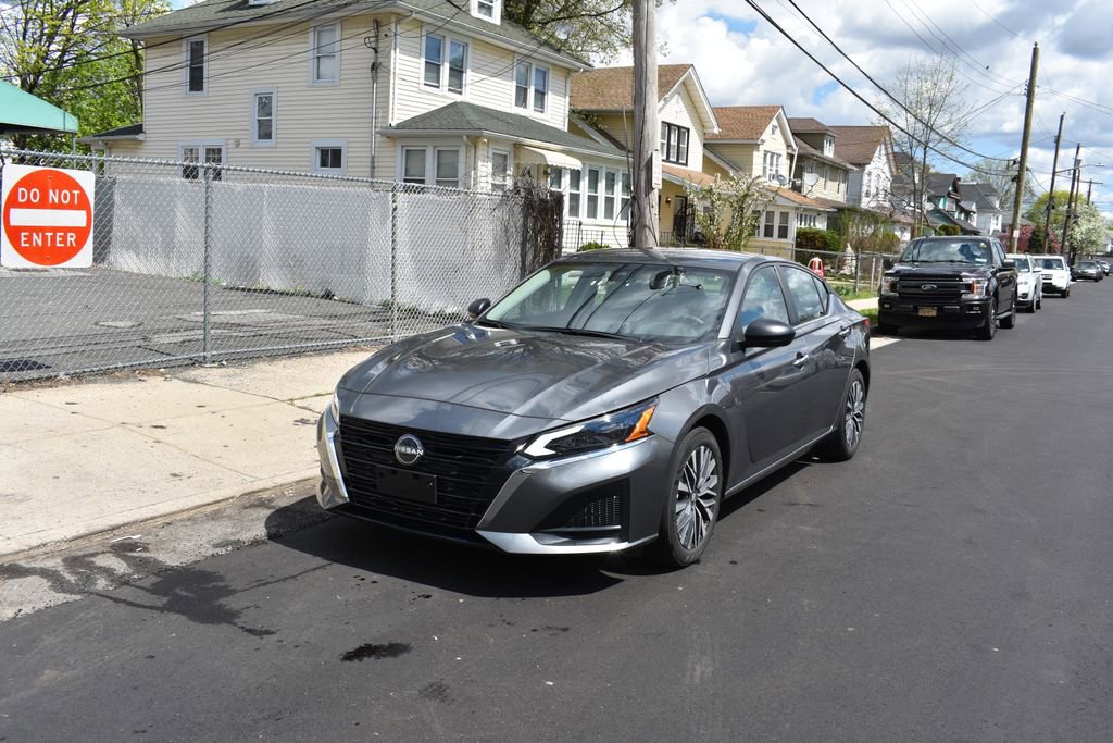 Used 2025 Nissan Altima 2.5 SV image 2