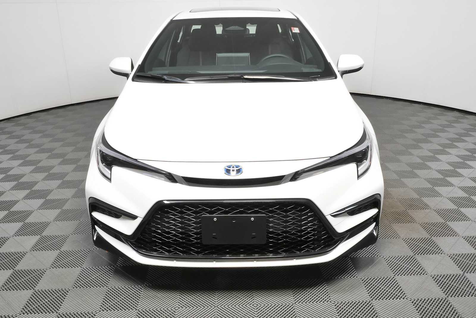 Used 2025 Toyota Corolla SE w/ SE Premium Package AWD/4WD image 30