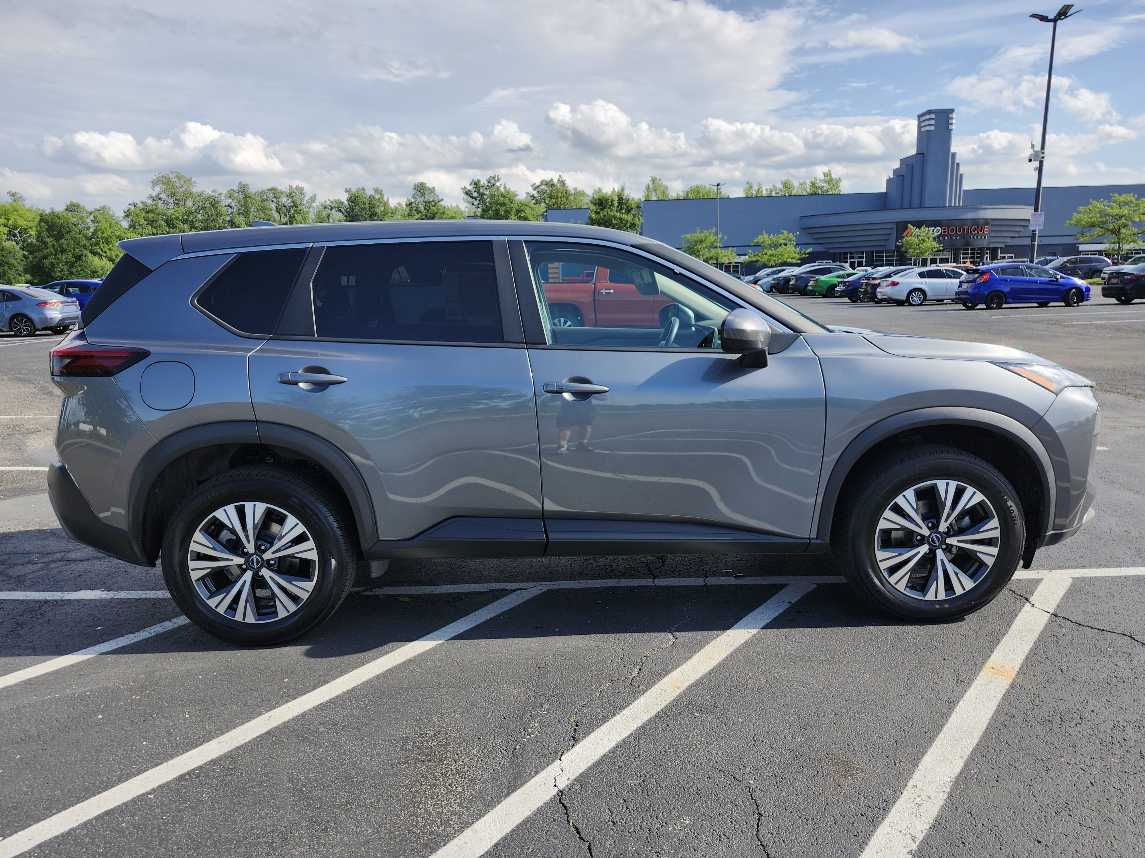 Used 2023 Nissan Rogue SV AWD/4WD image 16