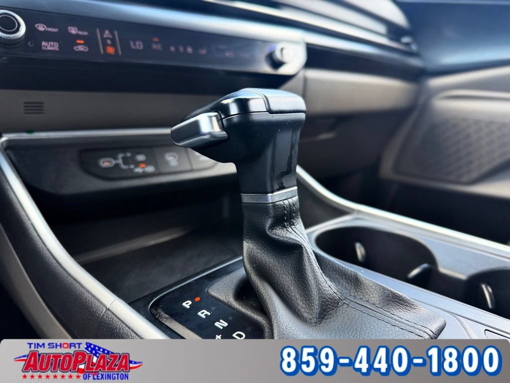 Used 2025 Kia Carnival FWD image 21