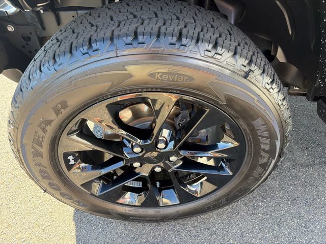 Used 2022 Jeep Wrangler Unlimited Sahara AWD/4WD image 9