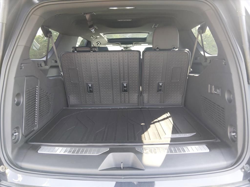 New 2025 Chevrolet Suburban Premier RWD image 7