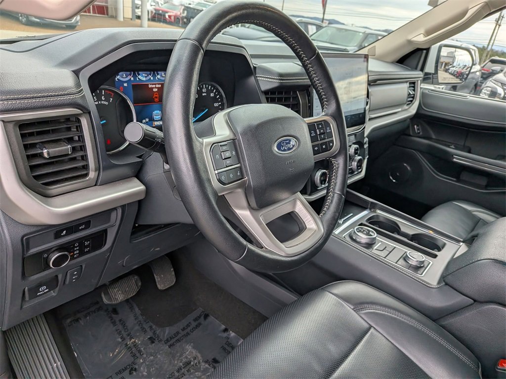 Used 2024 Ford Expedition XLT image 15