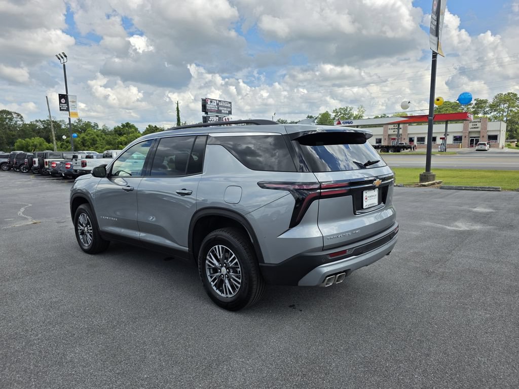 Used 2026 Chevrolet Traverse LT AWD/4WD image 3