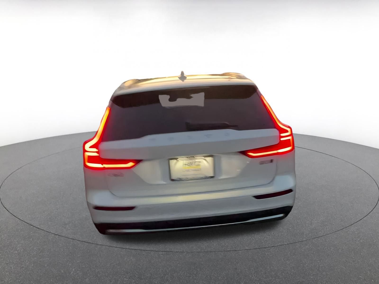 Used 2025 Volvo V60 B5 Cross Country Plus image 12