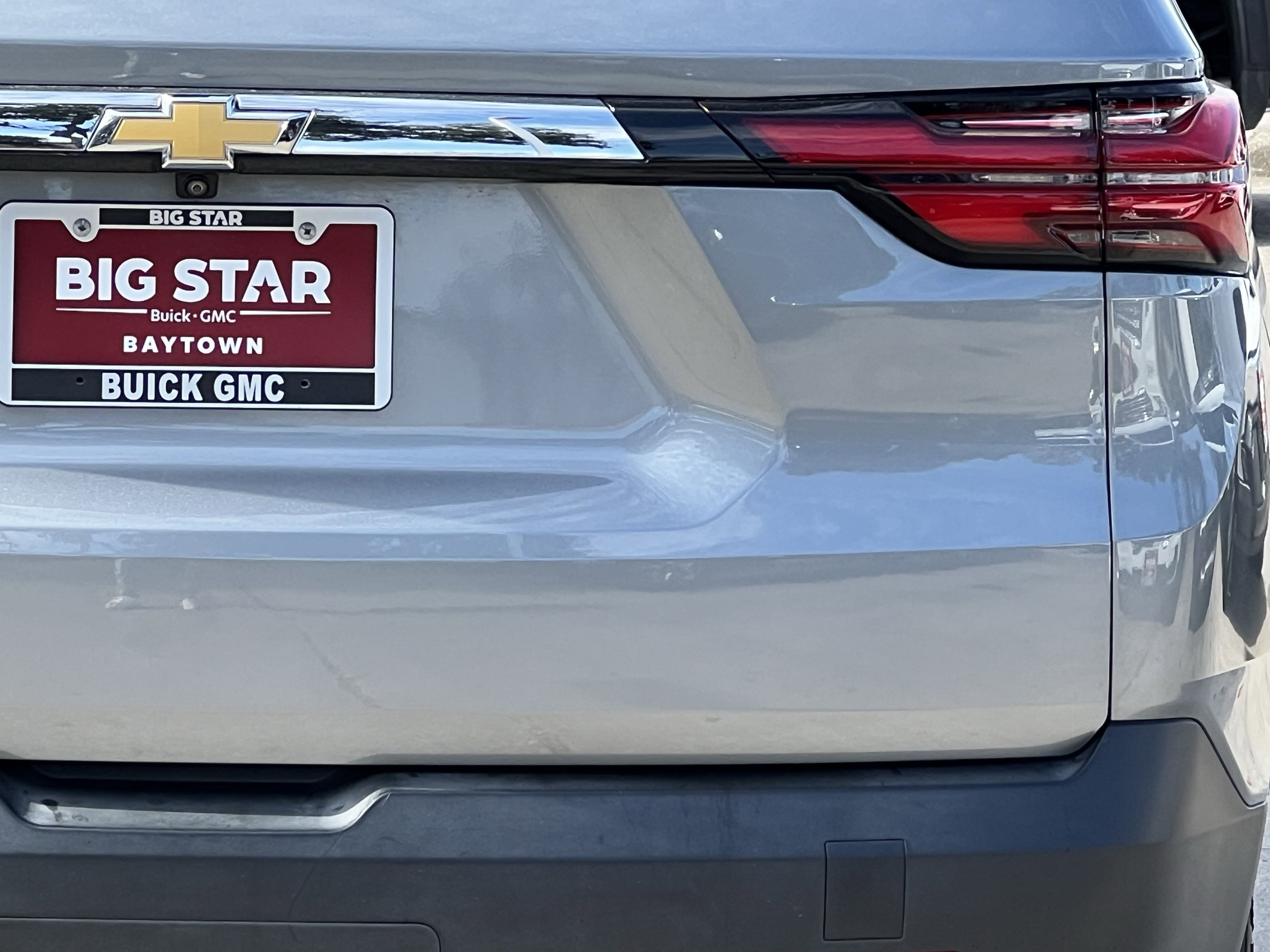 Used 2023 Chevrolet Traverse LS w/ LPO, Cargo Package image 5