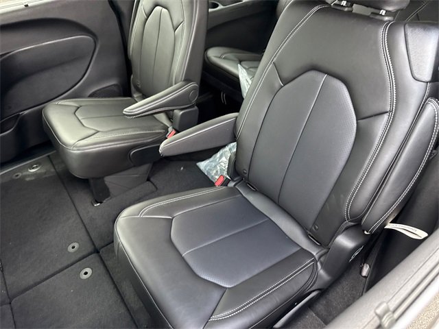 New 2025 Chrysler Pacifica Select image 29