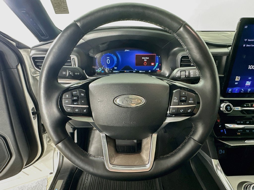 Used 2022 Ford Explorer Platinum w/ Equipment Group 601A AWD/4WD image 11