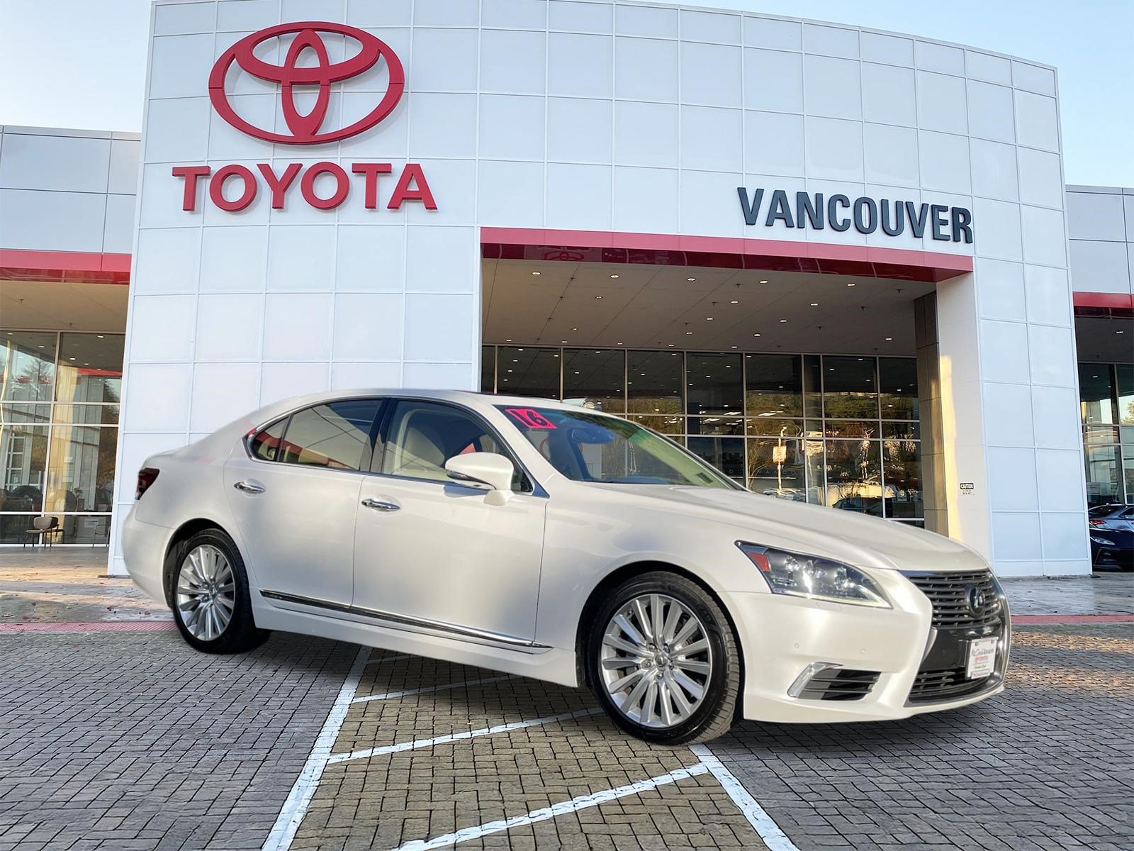 Used 2016 Lexus LS 460 AWD w/ Comfort Package image 1