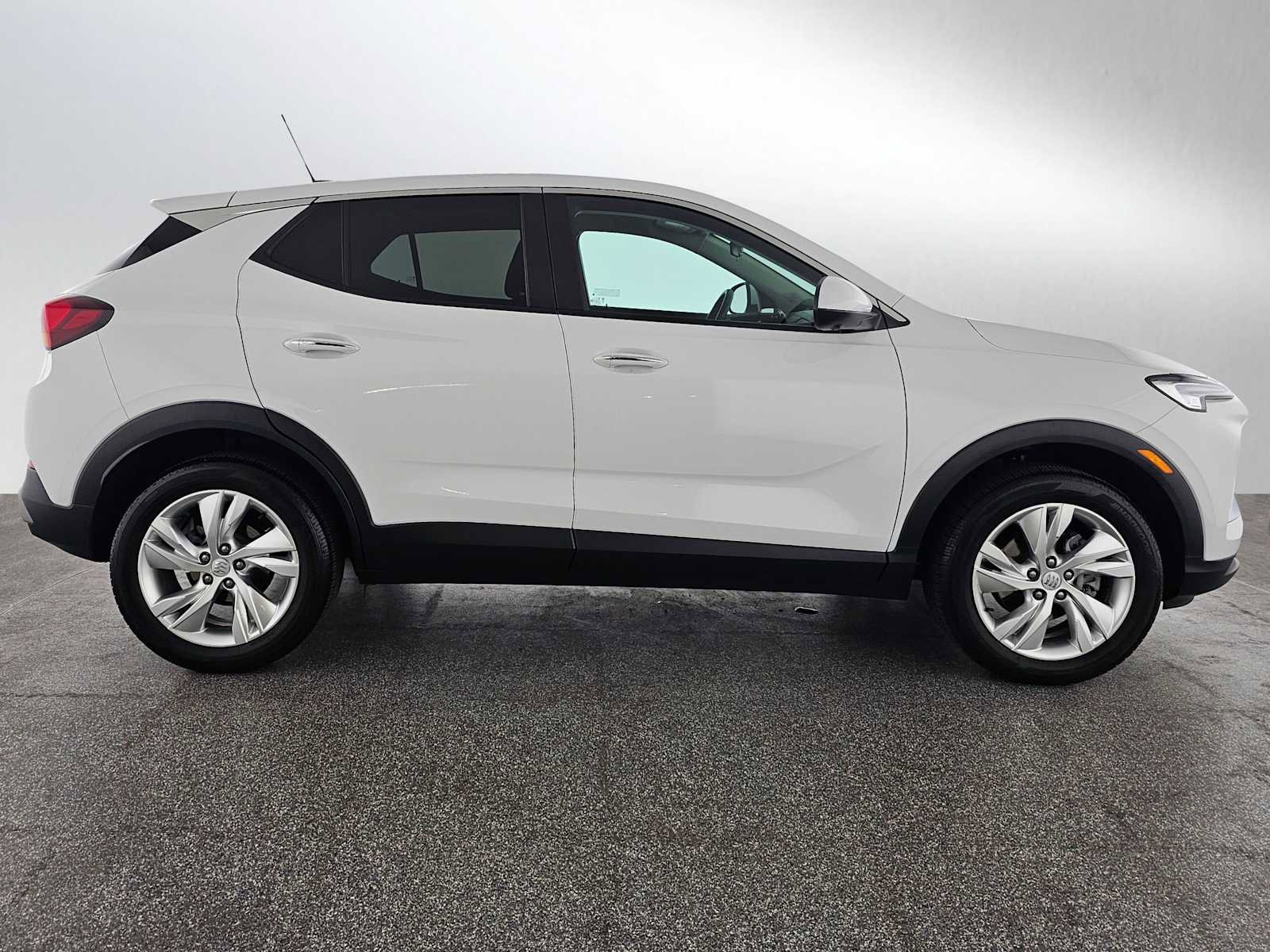 Used 2024 Buick Encore GX Preferred image 2