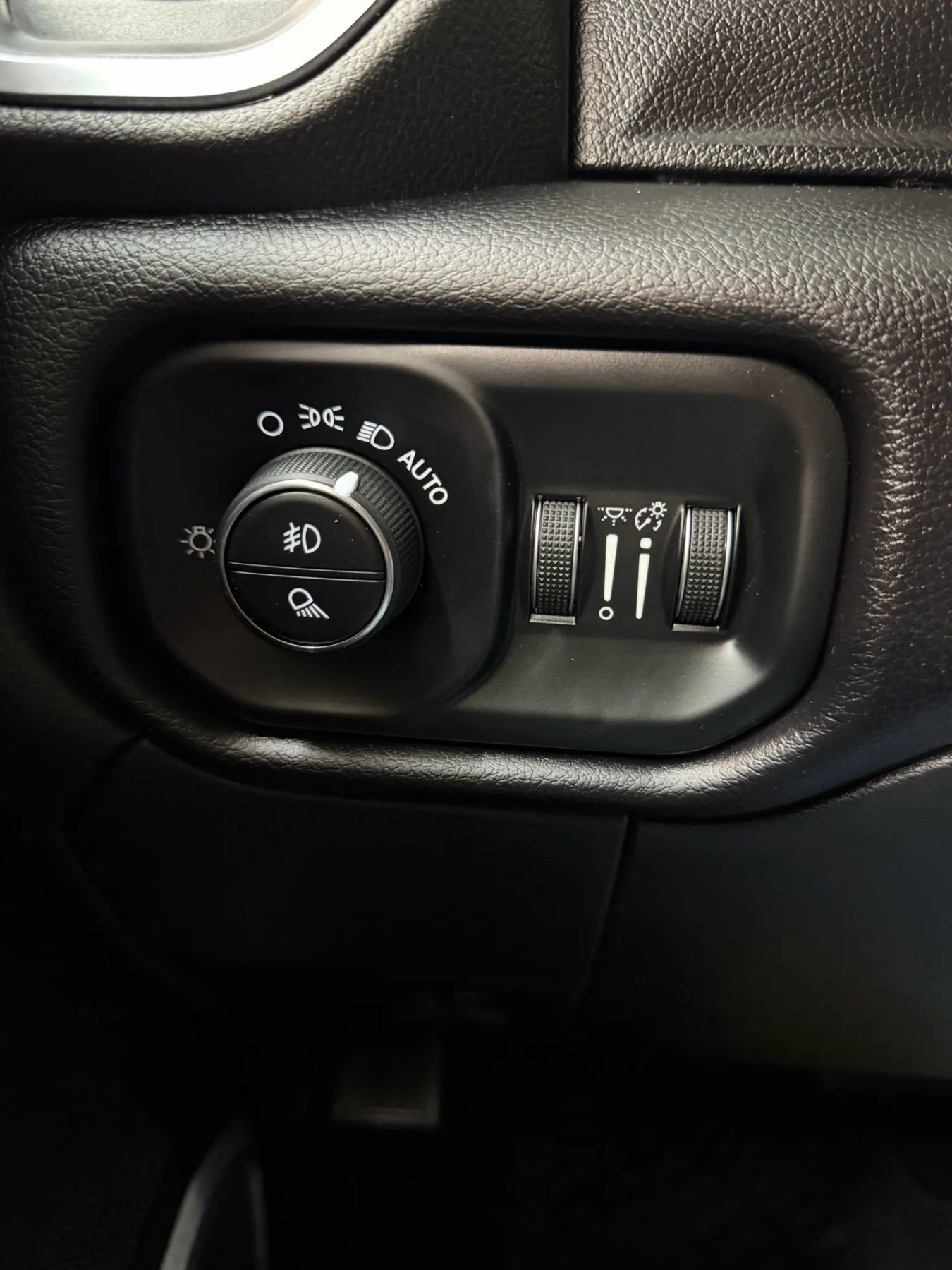 Used 2022 RAM 3500 Laramie w/ Night Edition image 29