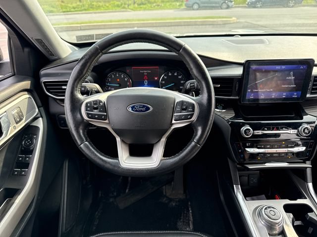 Used 2021 Ford Explorer Limited w/ Equipment Group 301A AWD/4WD image 18