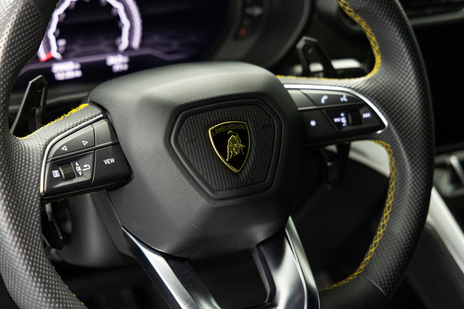 Used 2021 Lamborghini Urus AWD/4WD image 24
