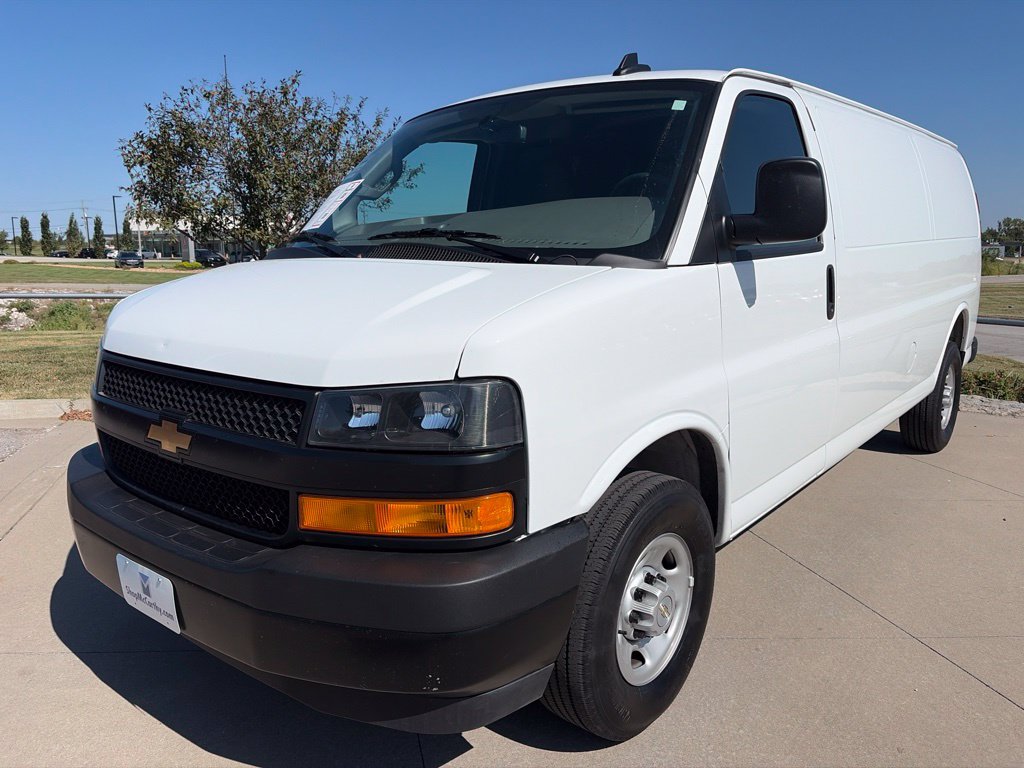 Used 2025 Chevrolet Express 2500 Extended w/ Driver Convenience Package RWD image 4