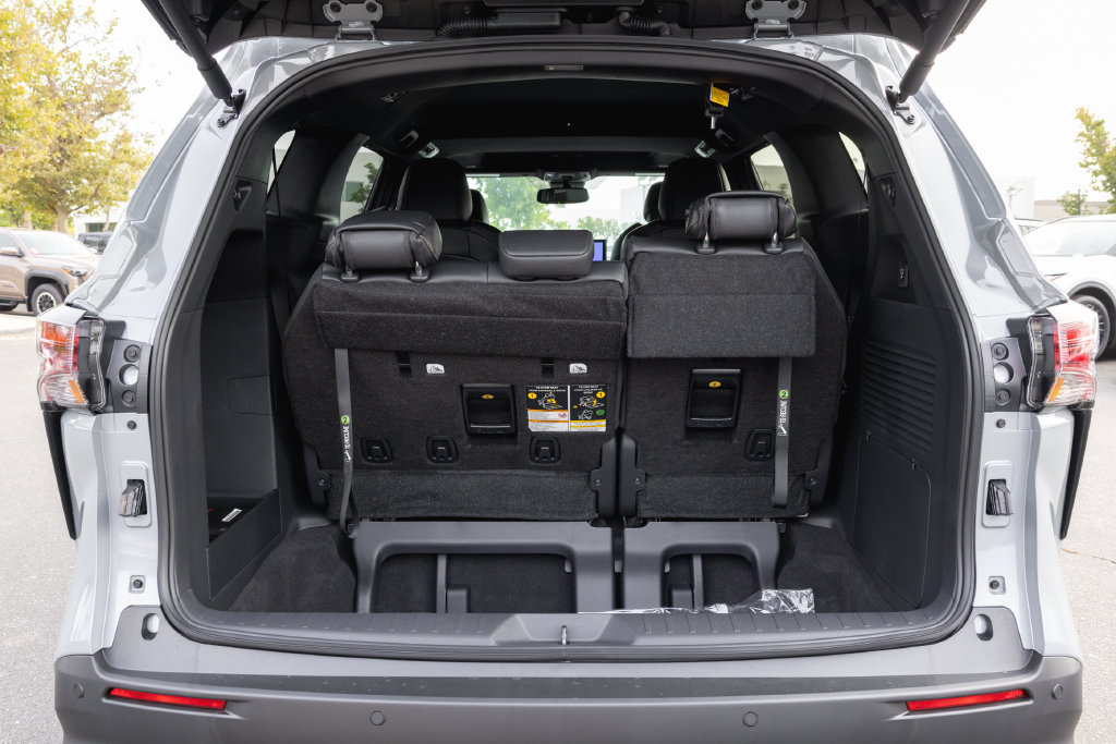 New 2026 Toyota Sienna XLE Woodland Edition AWD/4WD image 8
