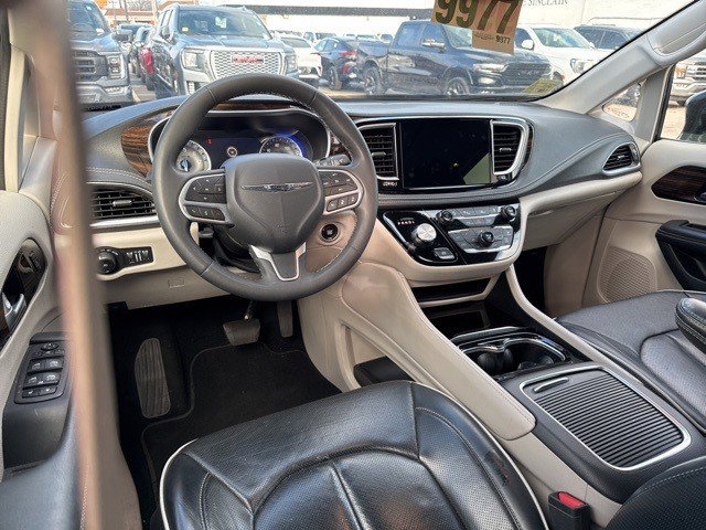 Used 2024 Chrysler Pacifica Limited image 9