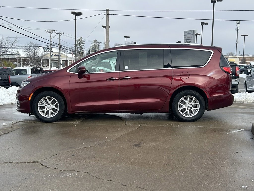 Used 2021 Chrysler Pacifica Touring-L image 9