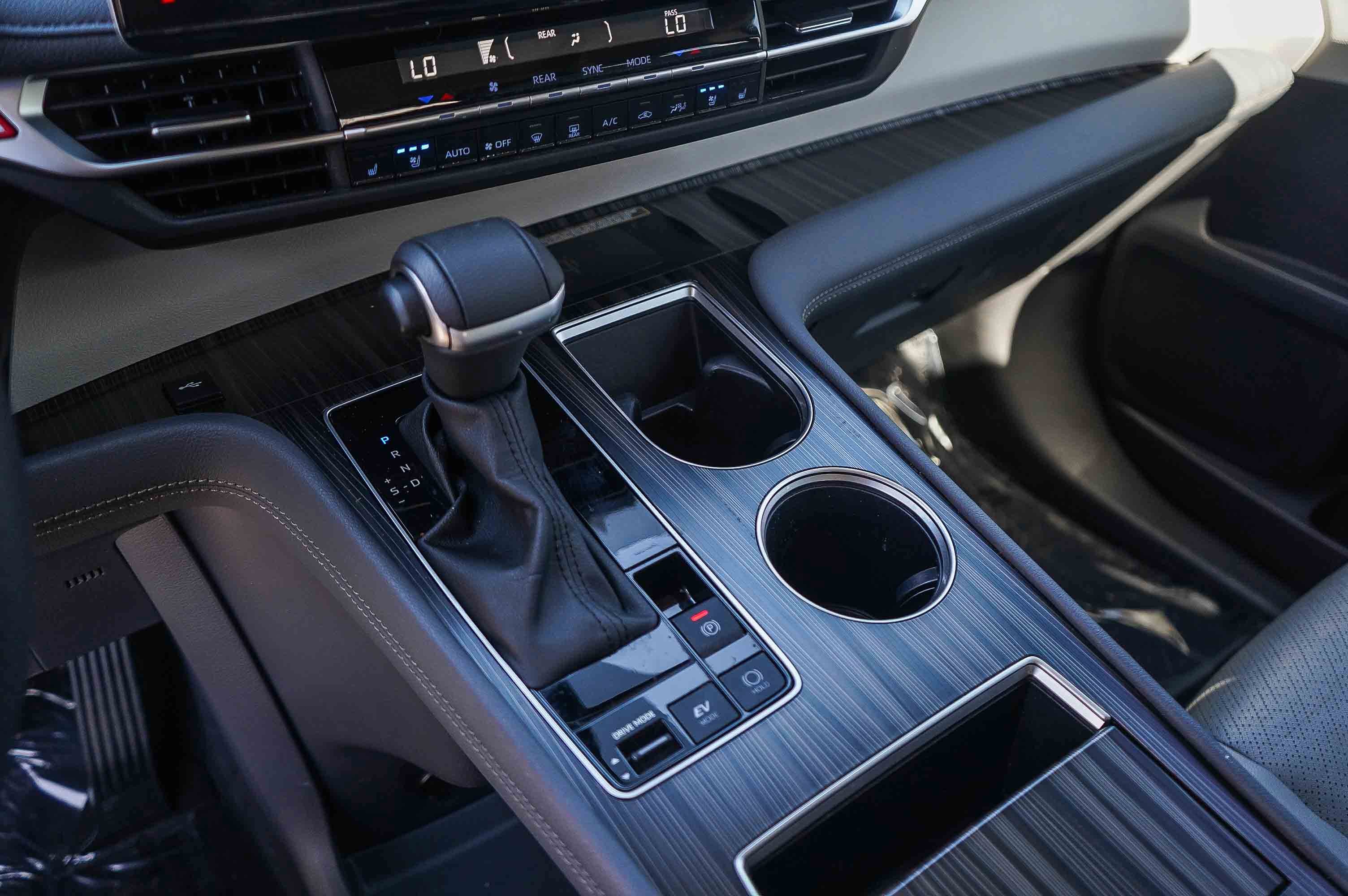 Certified 2024 Toyota Sienna Limited image 24