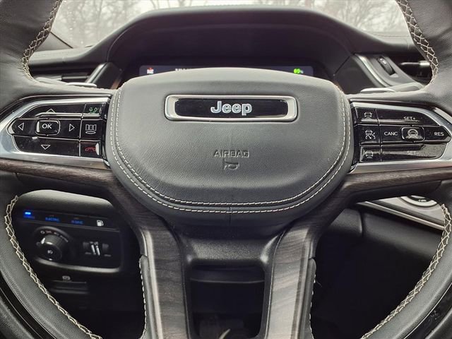 Used 2022 Jeep Grand Cherokee Overland w/ Advanced Protech Group III image 17