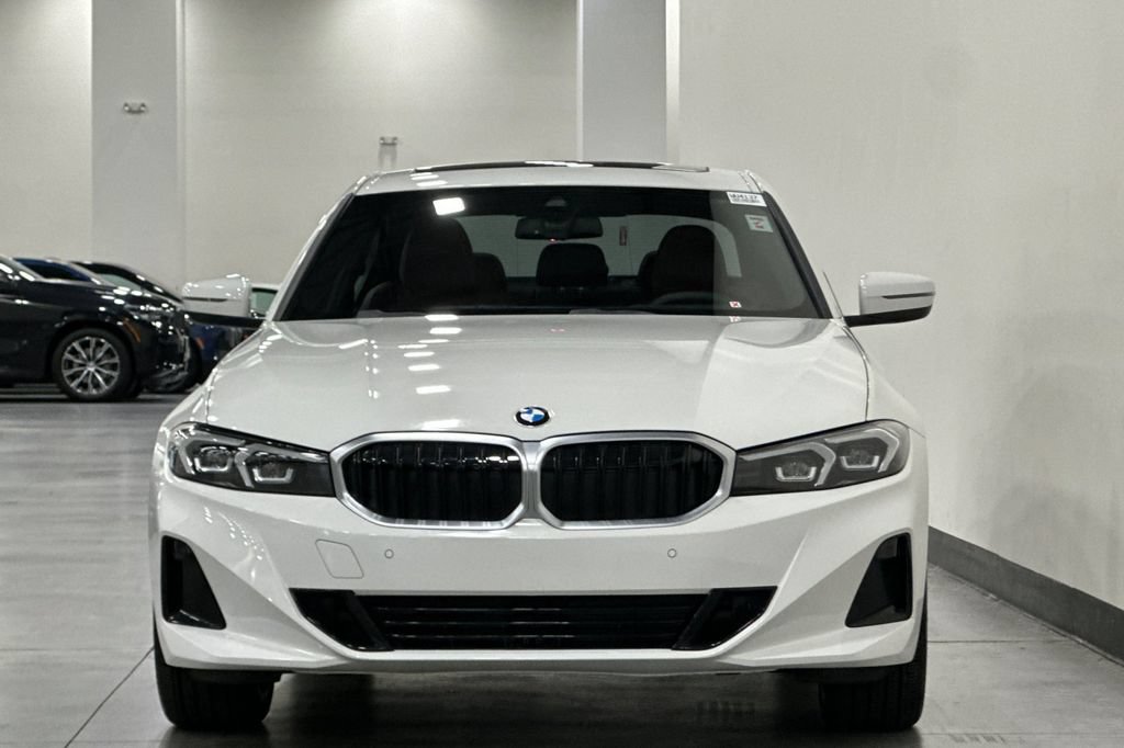 Used 2025 BMW 330i Sedan w/ Premium Package RWD image 9