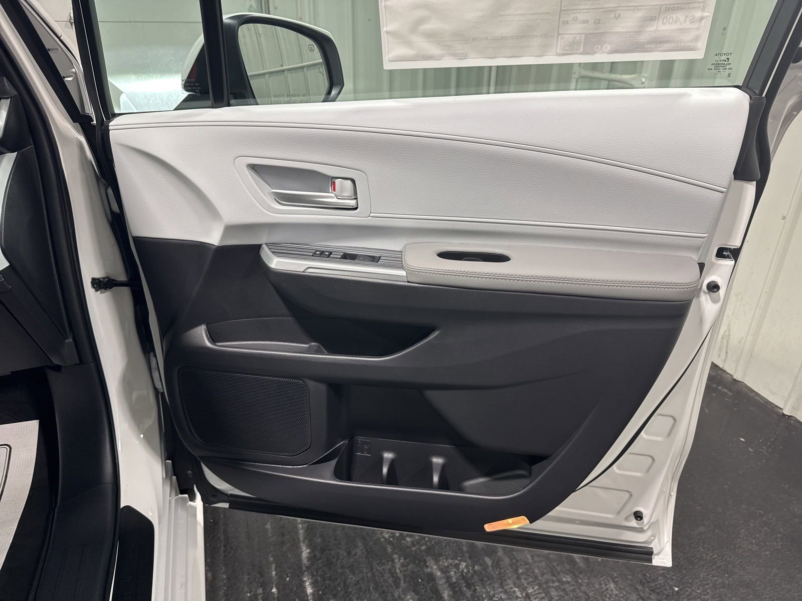 New 2026 Toyota Sienna XLE FWD image 12