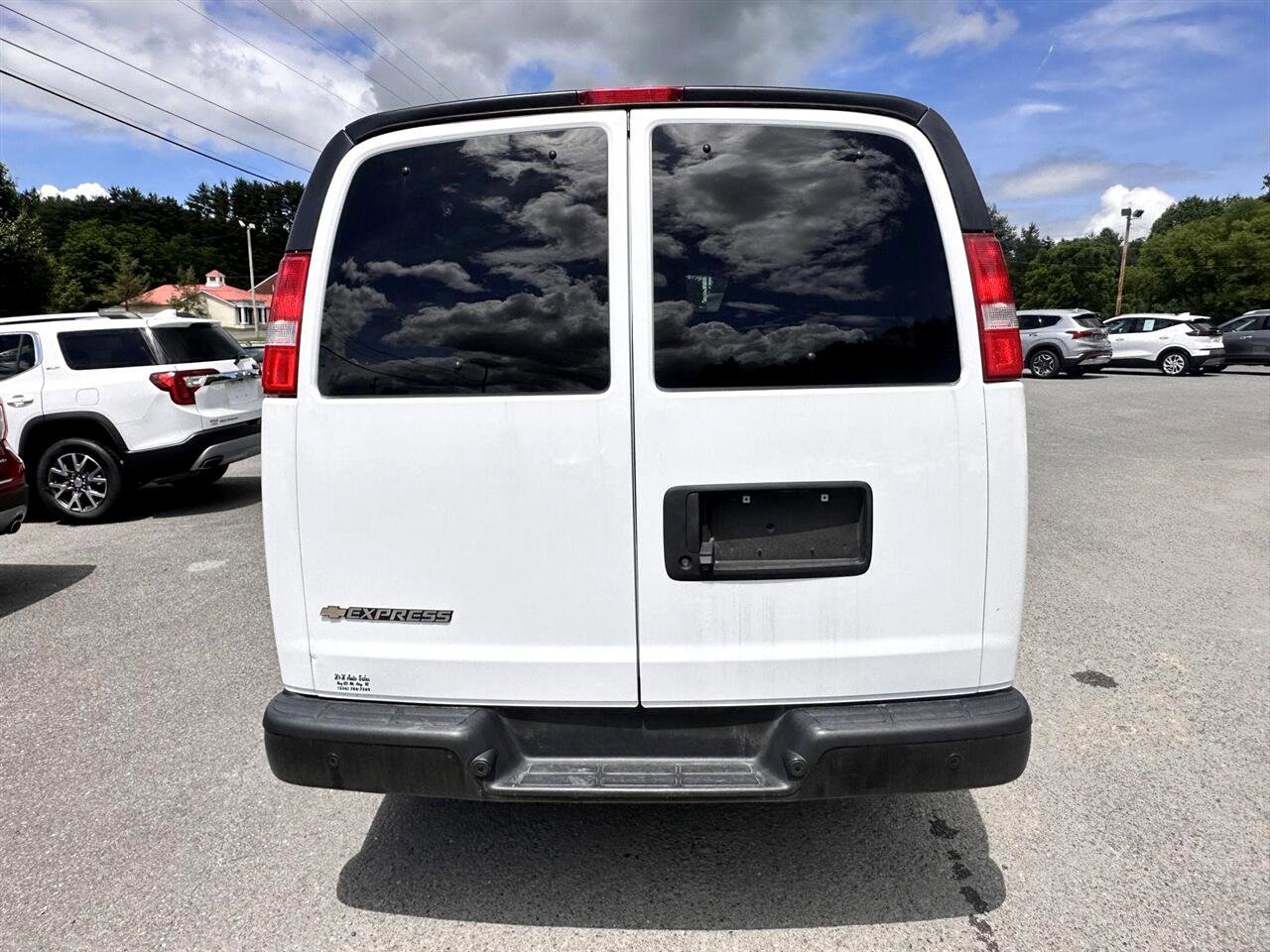 Used 2022 Chevrolet Express 3500 LS image 6