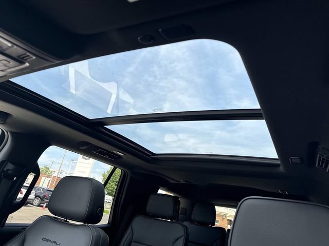 Used 2022 GMC Yukon Denali w/ Denali Premium Package AWD/4WD image 84